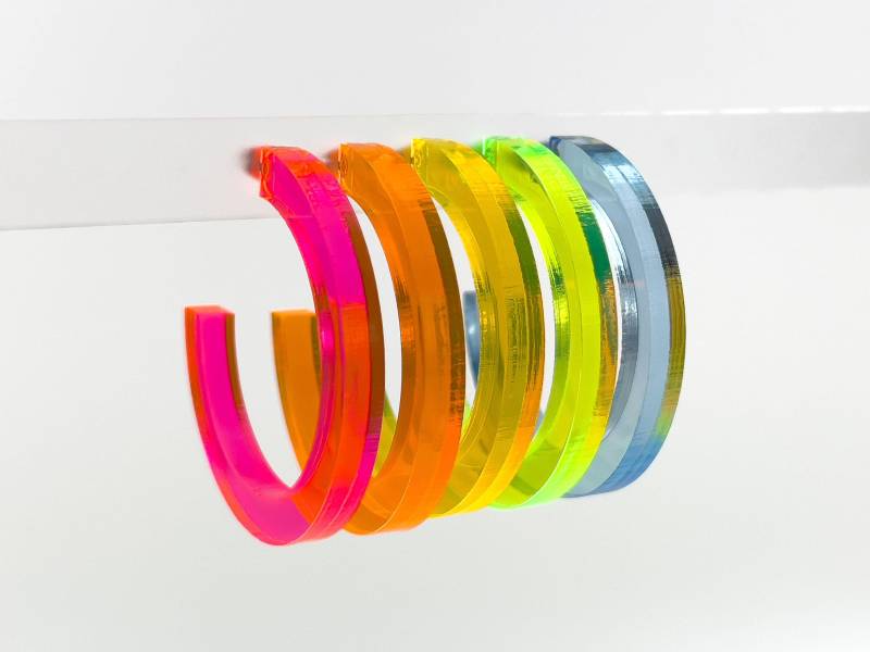 Fluoreszierende Acryl-Ohrringe in 3 Größen Zur Auswahl 5 Verschiedene Farben Leuchtet Bei Schwarzlicht, Tolle Leichte Party Oder Jederzeit Ohrringe Fluoreszierende Acryl-Ohrringe in 3 Größen Zur Auswahl 5 Verschiedene Farben Leuchtet Bei Schwarzlicht, Tolle Leichte Party Oder Jederzeit Ohrringe von BessieBeeBeaming