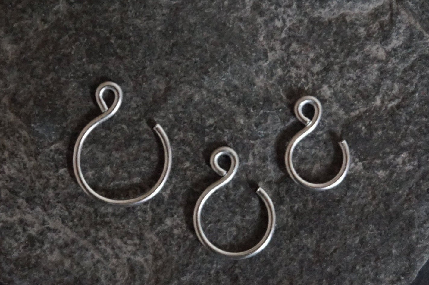 Fake Nasenring, Nasenbügel, Piercing, Ohrring, Körperschmuck, Silber Body Piercing Schmuck von BessiesBodyJewellery