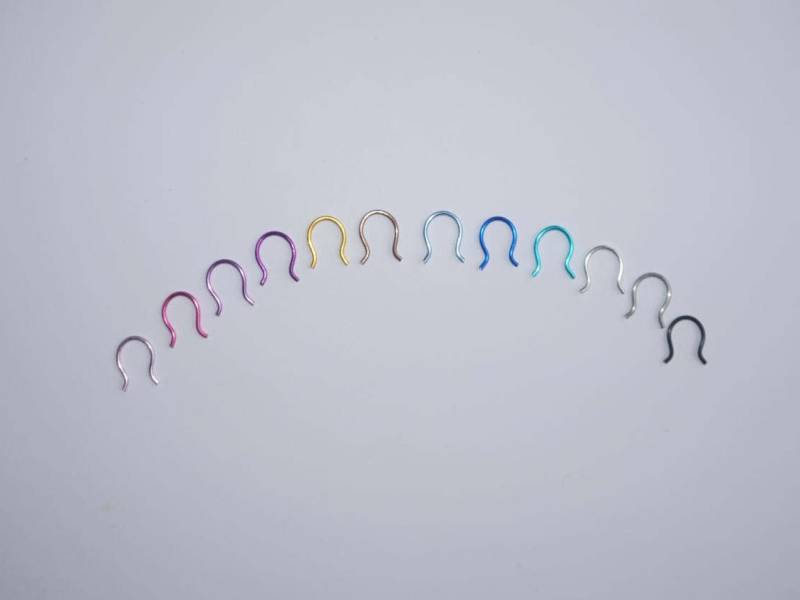 Septum Retainer Verschiedene Farben, 18G Retainer, Tritt Fuß Hufeisen Septum, Weihnachtsgeschenk, Piercing von BessiesBodyJewellery