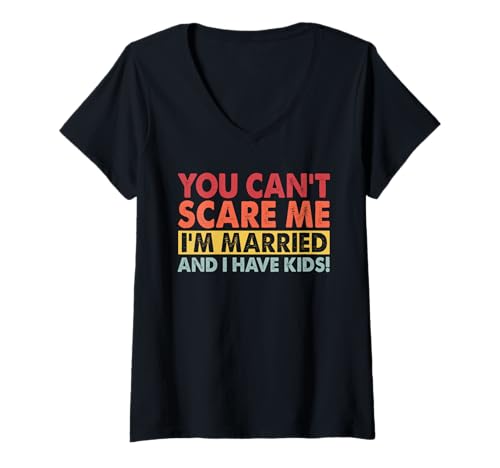 Damen Du kannst mir keine Angst machen, ich bin verheiratet und habe Kinder, Retro Wifey T-Shirt mit V-Ausschnitt Damen Du kannst mir keine Angst machen, ich bin verheiratet und habe Kinder, Retro Wifey T-Shirt mit V-Ausschnitt von Best Wife Marriage Couple Women Gifts From Husband