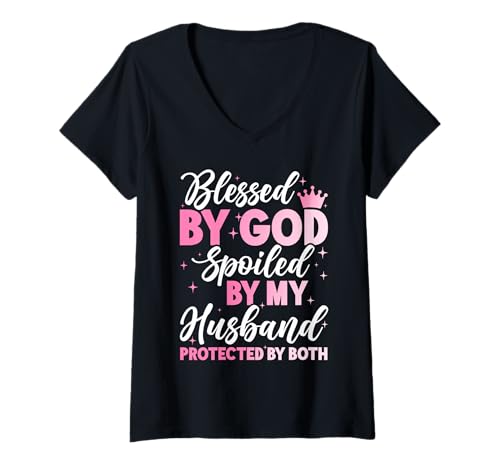Damen Gesegnet von Gott verwöhnt von meinem Ehemann, beschützt von beiden T-Shirt mit V-Ausschnitt Damen Gesegnet von Gott verwöhnt von meinem Ehemann, beschützt von beiden T-Shirt mit V-Ausschnitt von Best Wife Marriage Couple Women Gifts From Husband