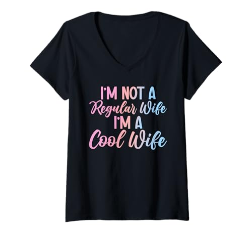 Damen Ich bin keine normale Ehefrau, ich bin eine coole Ehefrau, Ehemann, Ehe T-Shirt mit V-Ausschnitt Damen Ich bin keine normale Ehefrau, ich bin eine coole Ehefrau, Ehemann, Ehe T-Shirt mit V-Ausschnitt von Best Wife Marriage Couple Women Gifts From Husband