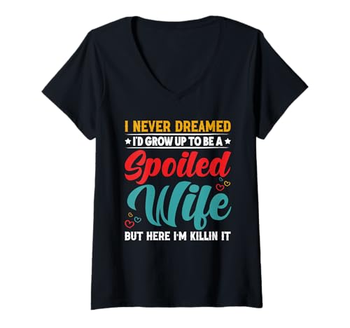 Damen Ich hätte nie geträumt, dass ich einmal eine verwöhnte Ehefrau werden würde. Wives Wifey T-Shirt mit V-Ausschnitt Damen Ich hätte nie geträumt, dass ich einmal eine verwöhnte Ehefrau werden würde. Wives Wifey T-Shirt mit V-Ausschnitt von Best Wife Marriage Couple Women Gifts From Husband
