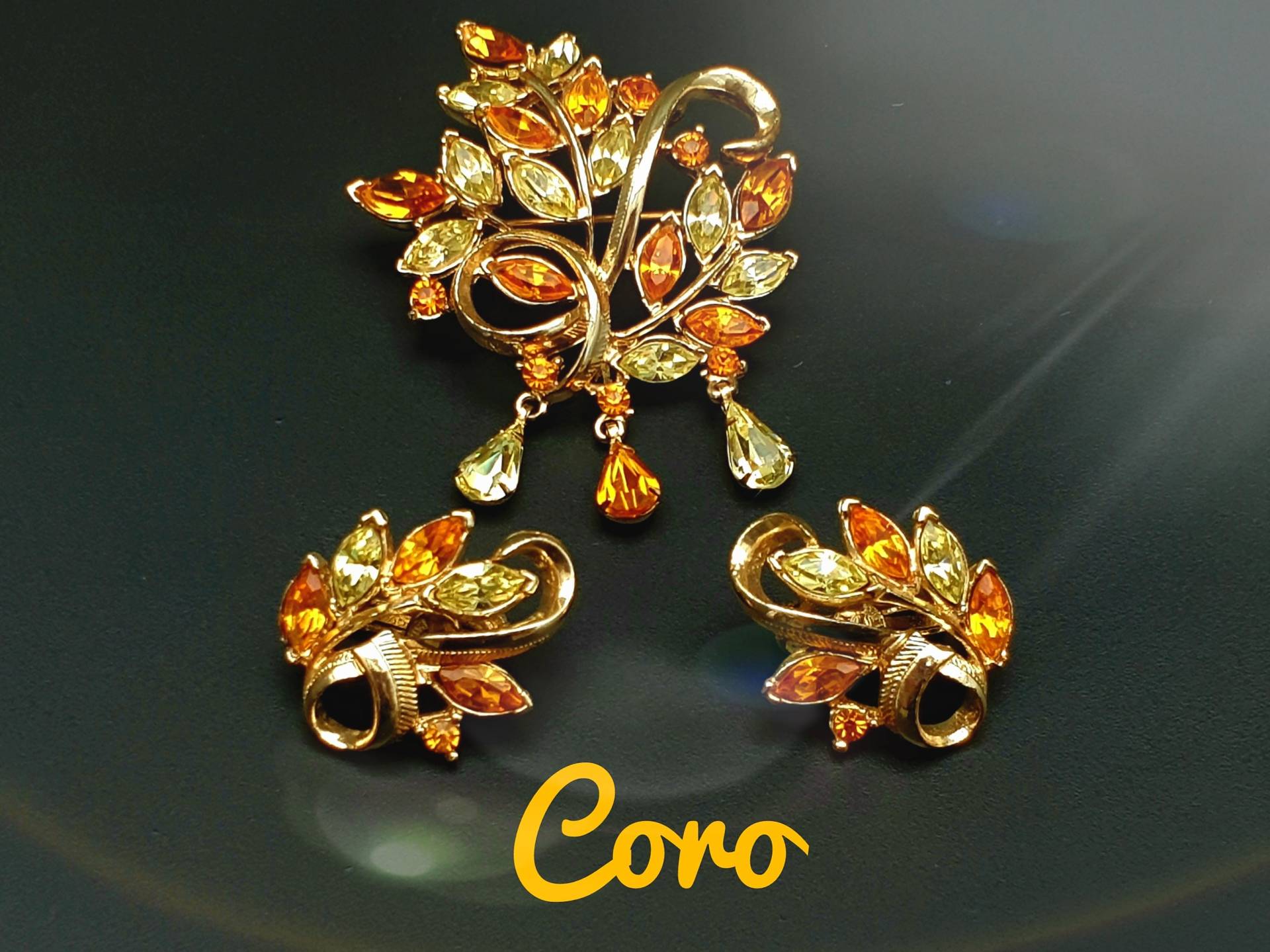 Coro Pegasus Vintage Demi Parure Mit Citrin Und Mandarine Marquise Strass. Seltene Coro Brosche & Ohrclips Set Coro Pegasus Vintage Demi Parure Mit Citrin Und Mandarine Marquise Strass. Seltene Coro Brosche & Ohrclips Set von BestAntiqueBoutique