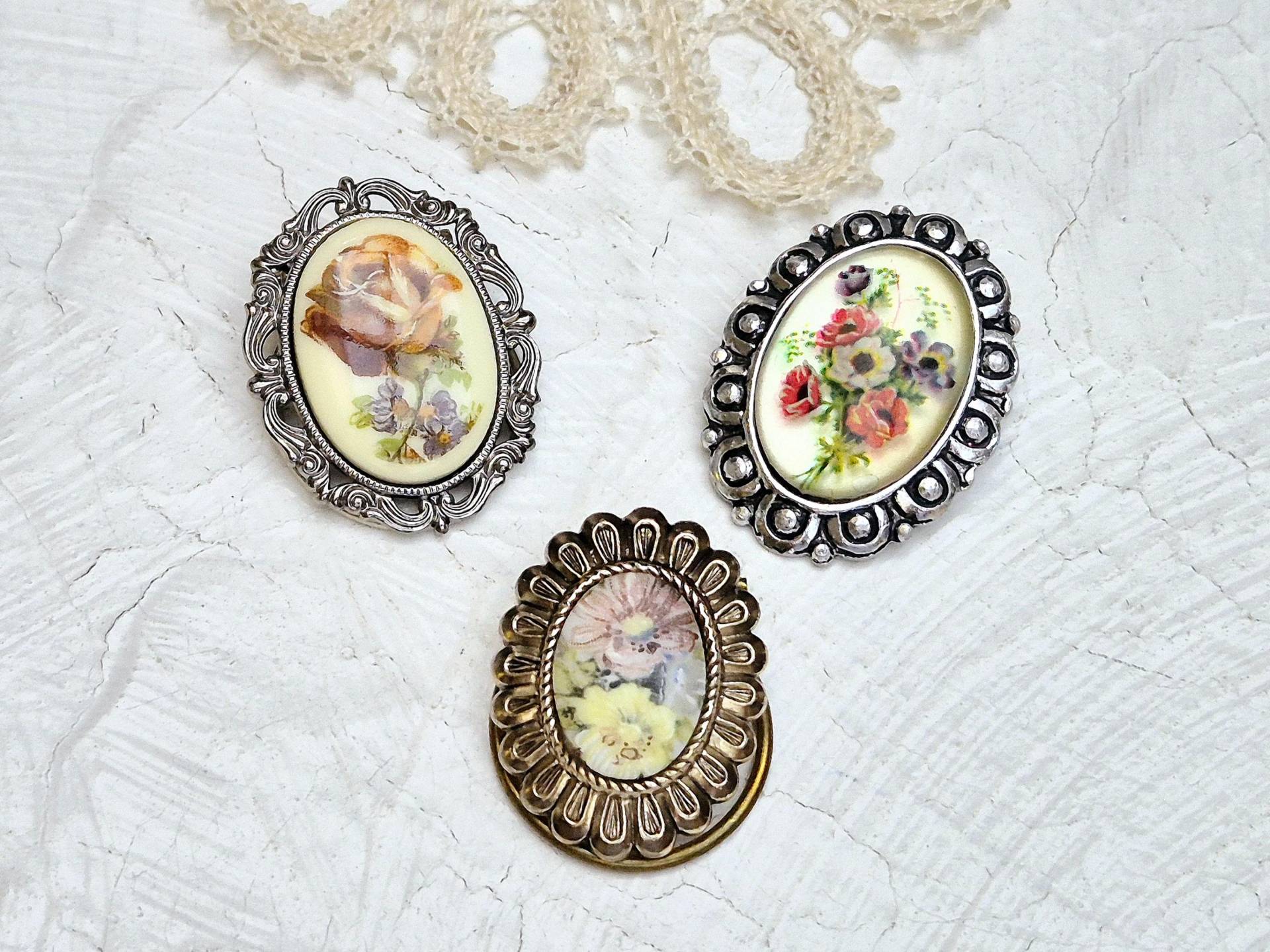 Drei Vintage Oval Blumen Schal Clips. Schmuck Lot von BestAntiqueBoutique