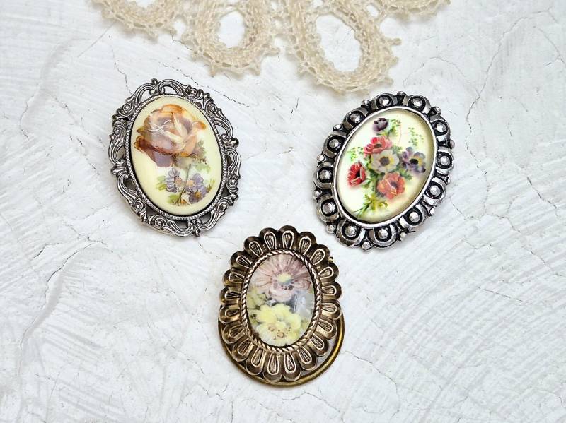 Drei Vintage Oval Blumen Schal Clips. Schmuck Lot von BestAntiqueBoutique