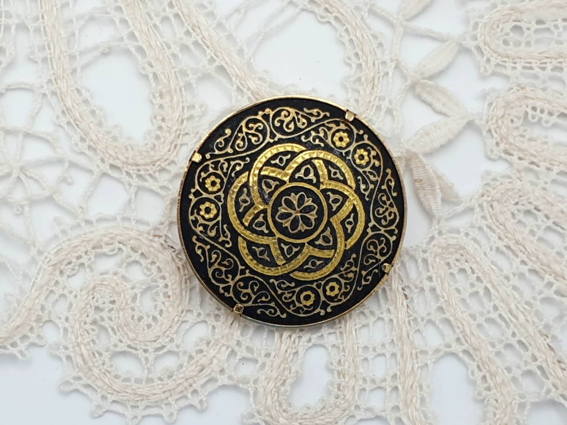 Vintage Damaszener Toledo Große Runde Brosche, Goldeinlage von BestAntiqueBoutique