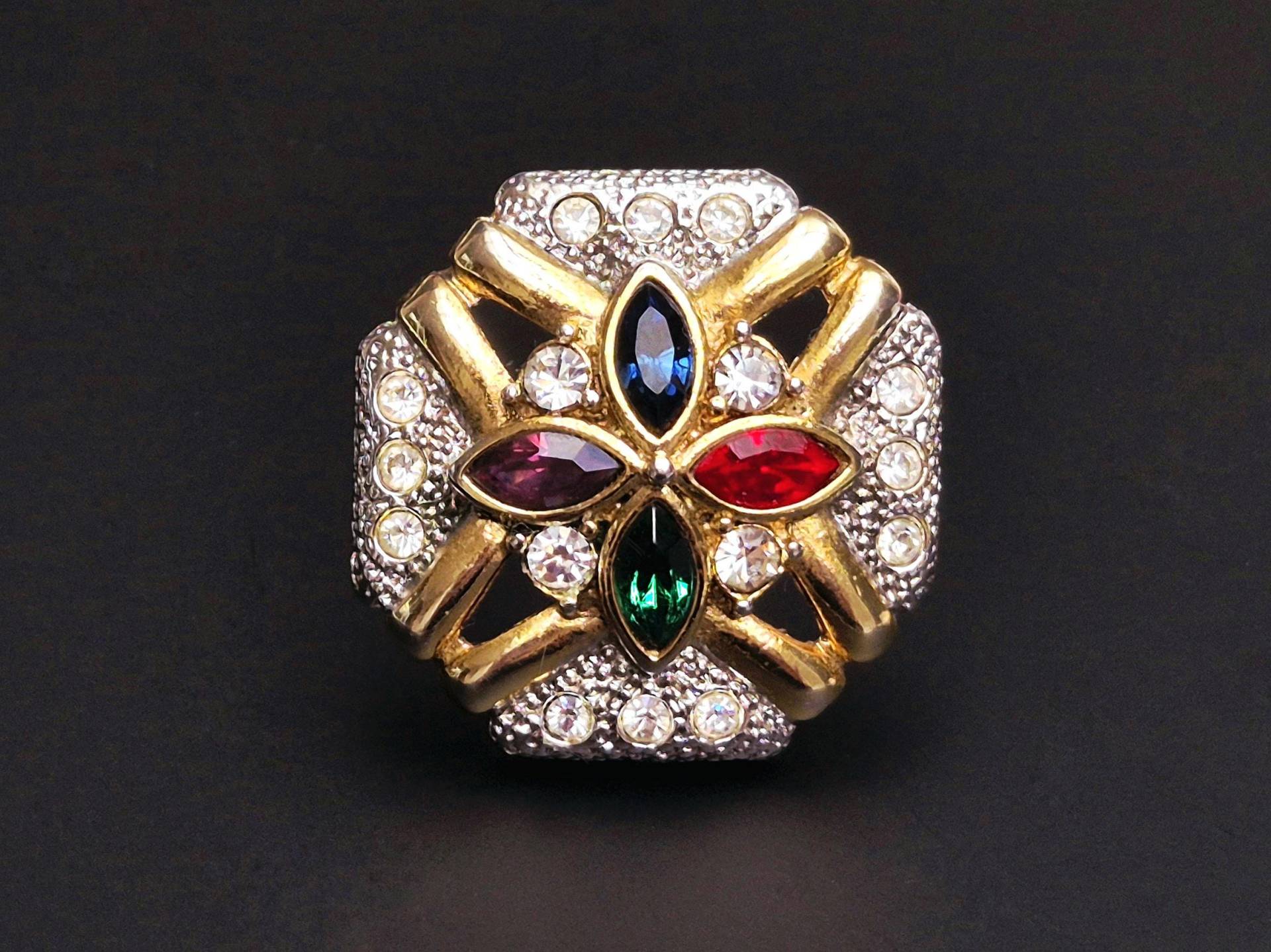 Vintage Jeweled Malteser Kreuz Brosche in Gold Mit Mehrfarbigen Navette Kristallsteinen Und Klaren Strasssteinen von BestAntiqueBoutique