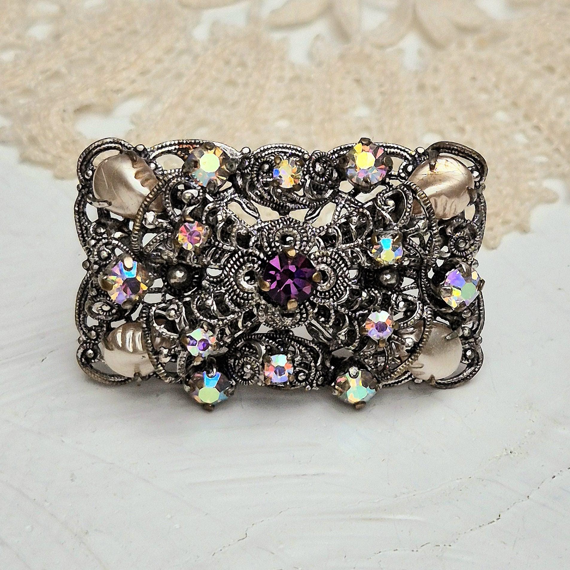 Vintage Neugablonz Filigrane Rechteckige Brosche Anhänger in Silber Ton Mit Faux Perlen Und Ab Strasssteinen. West Deutschland 1960Er Jahre von BestAntiqueBoutique