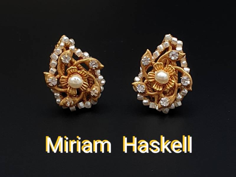 Vintage Ohrclips Von Miriam Haskell Mit Faux Baroque Perlen, Rocailles Perlen Und Klaren Strasssteinen. Signiert Haskell von BestAntiqueBoutique