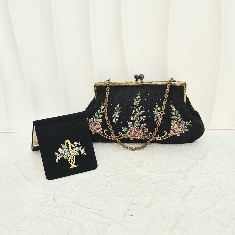 Vintage Petit Point Flapper Geldbörse Mit Spiegel Und Case Travel Sewing Kit von BestAntiqueBoutique