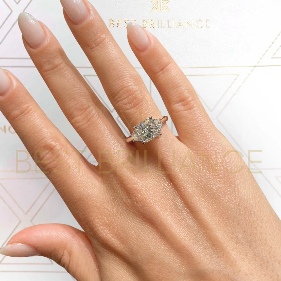 14K Gelbgold Verlobungsring Kissen 3 Steine Stil Karat Lab Grown Diamant Brautring - Whitney Model von BestBrilliance