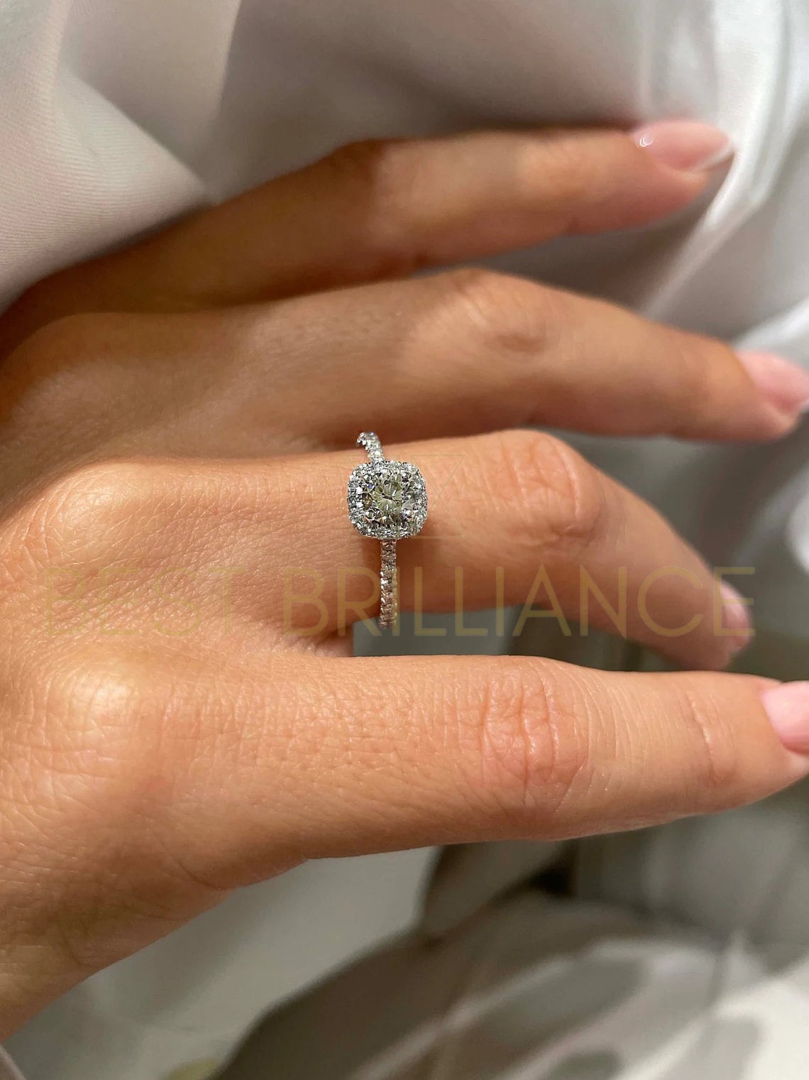14K Gelbgold Verlobungsring Stil Kissen Pave Lab Grown Diamant Vorschlag Ring 2.75 Carat - Lyric Model von BestBrilliance