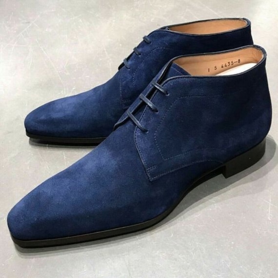 Marineblaues Echtes Wildleder Reine Handgemachte Knöchel Hohe Chukka Stiefel Für Herren Blaue Fußstiefel von BestBuyLeatherUSA