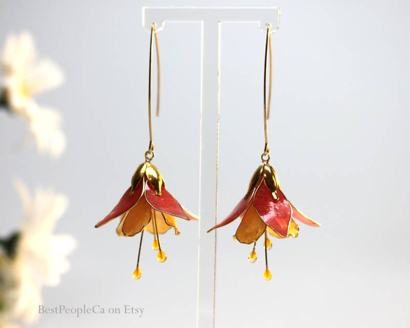 Handgemachte Blumen Ohrringe Rote & Goldene Epoxy Harz Blütenblätter Handgemachte Blumen Ohrringe Rote & Goldene Epoxy Harz Blütenblätter von BestPeopleCa