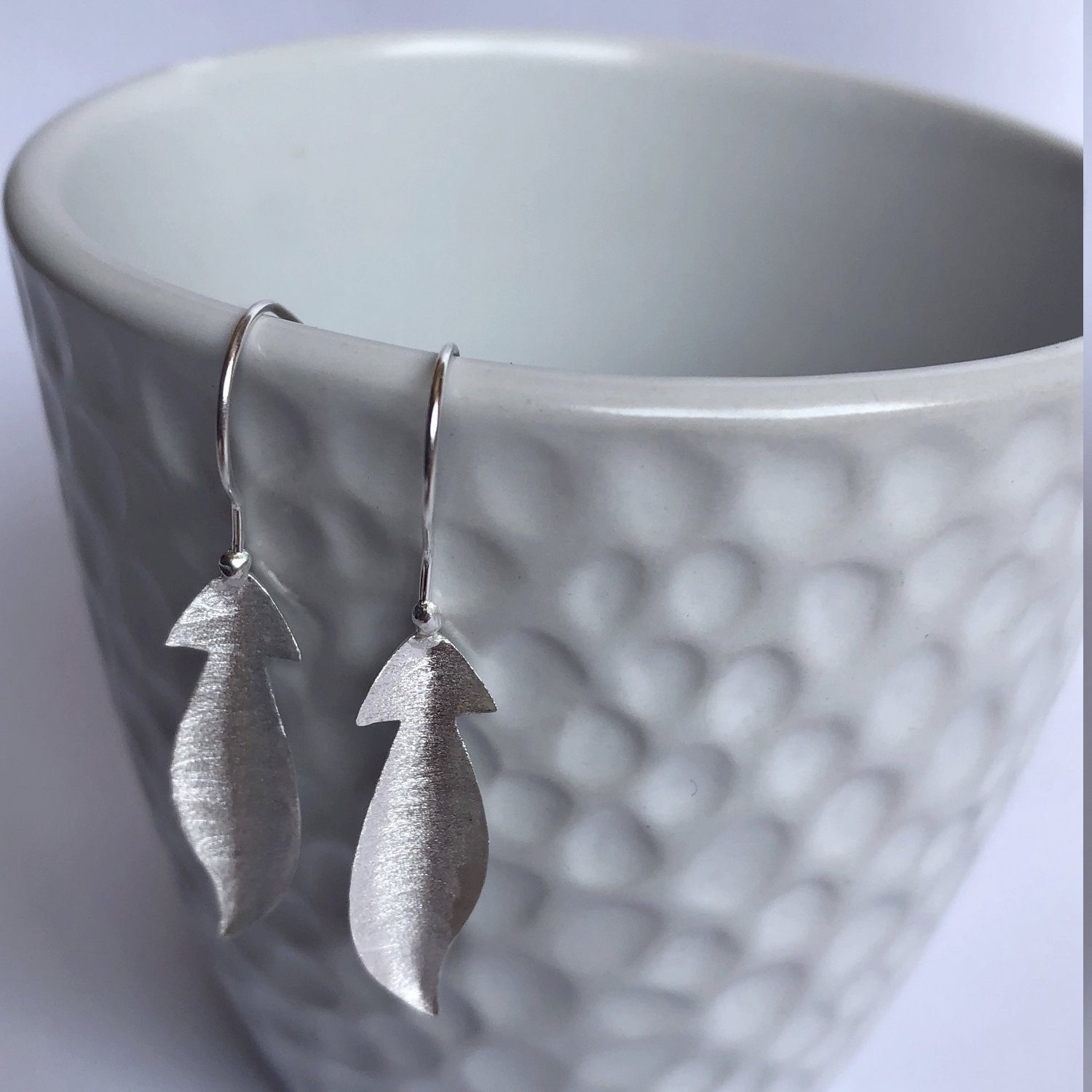 Blatt Ohrringe - Frosted Silber Lange Stiel Sterling Schmuck Geschenk Idee Für Sie Blatt Ohrringe - Frosted Silber Lange Stiel Sterling Schmuck Geschenk Idee Für Sie von BestSpanishShop
