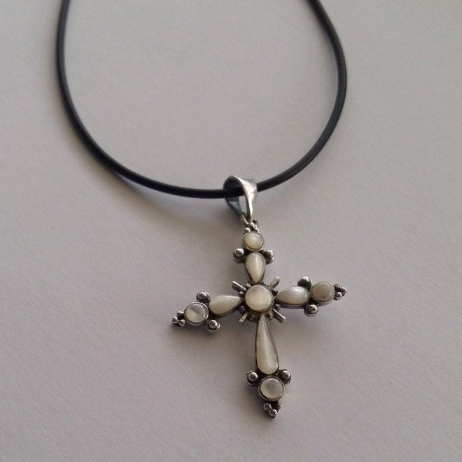Mutter Kreuz Anhängercruz Nacar - Halskette Geschenkidee Zur Taufe Weißer Kreuzanhänger Silberkreuz Perlmuttkreuz von BestSpanishShop