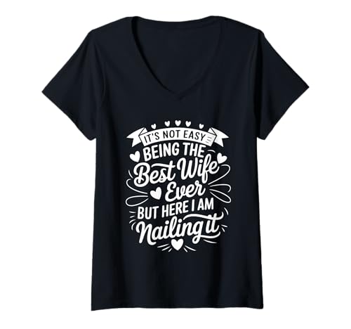 Damen It Is Not Easy Being The Best Wife Ever But I Nail It T-Shirt mit V-Ausschnitt Damen It Is Not Easy Being The Best Wife Ever But I Nail It T-Shirt mit V-Ausschnitt von Beste Ehefrau Humor Ehefrau Wertschätzung Liebe