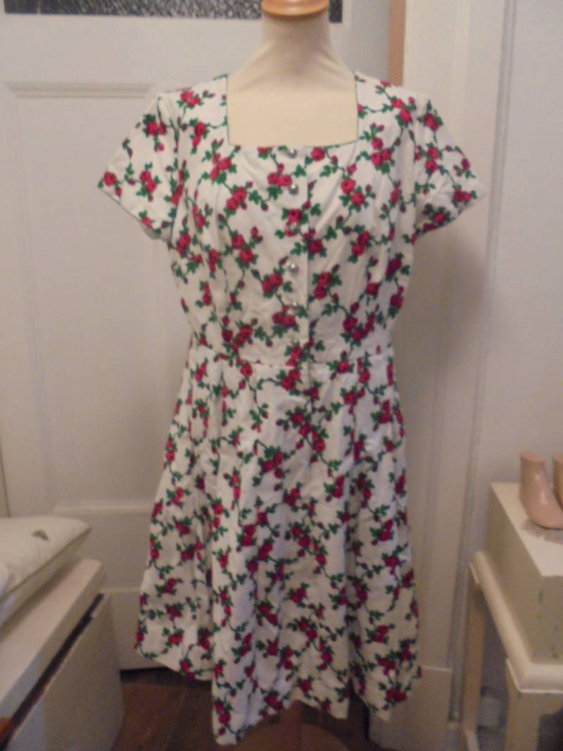 60Er Zauberhaftes Geblümtes Trachtenkleid Rosen 38-40 Zeitlos von BesteKinderstube