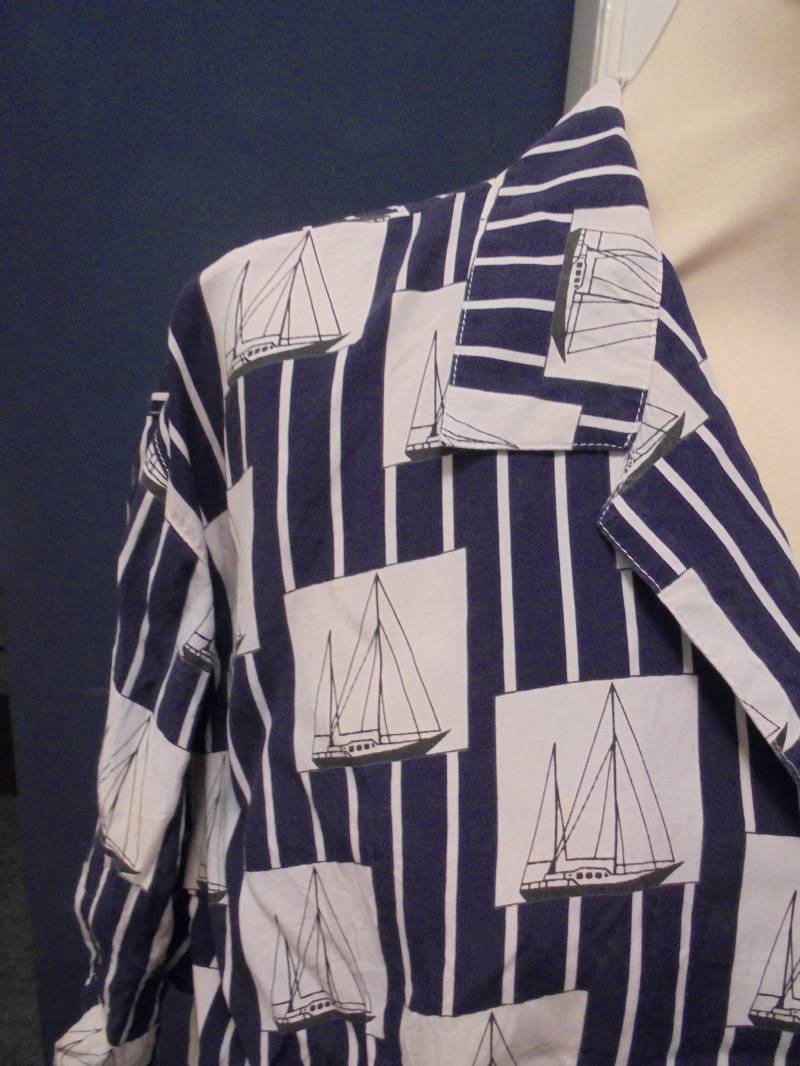 Blau Weiß Gemustertes Segelhemd Motiv Segelboote 80Er Tru von BesteKinderstube