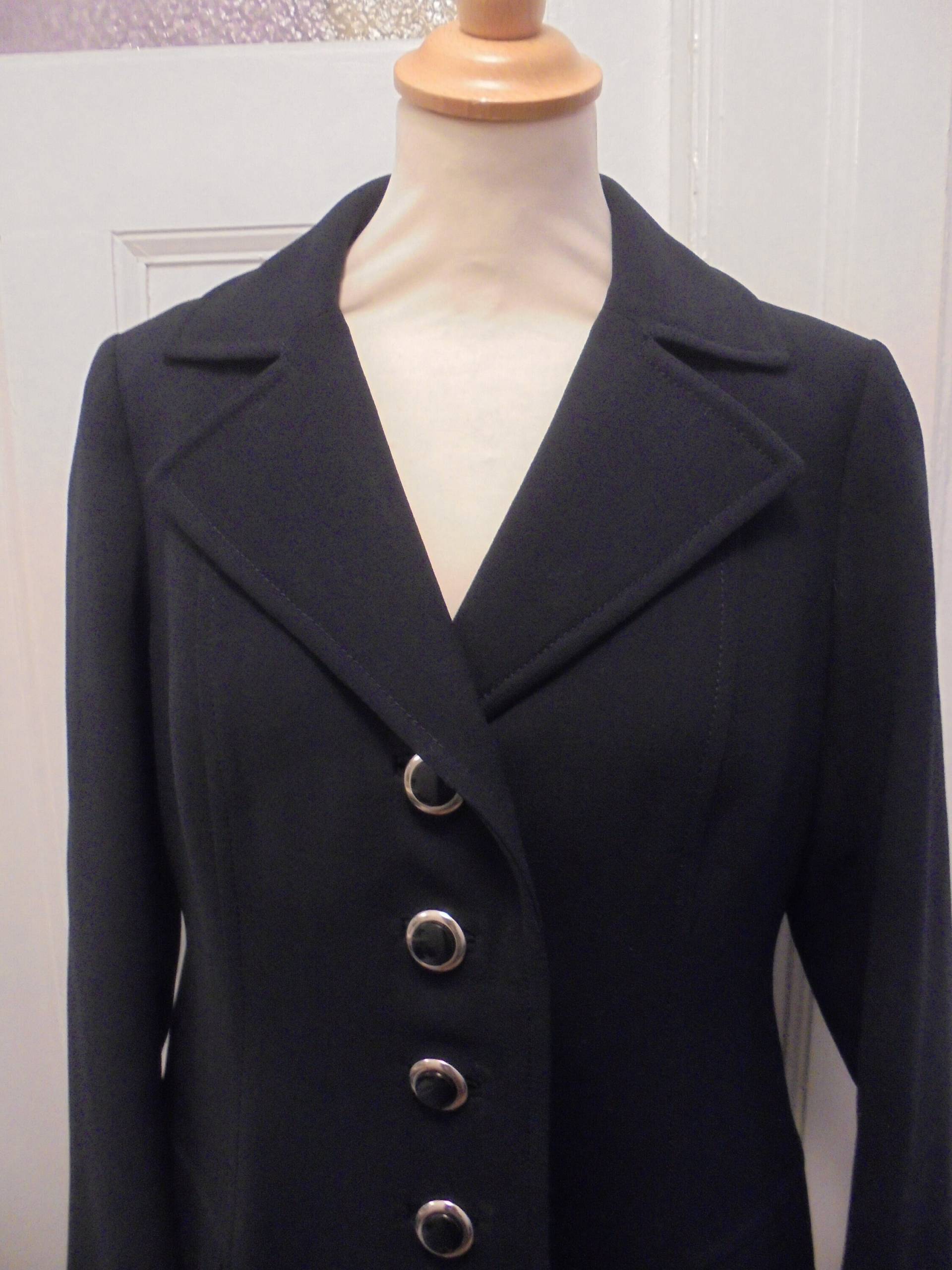Eleganter Dunkelblauer Damenmantel 70Er Paris Eleganter Dunkelblauer Damenmantel 70Er Paris von BesteKinderstube