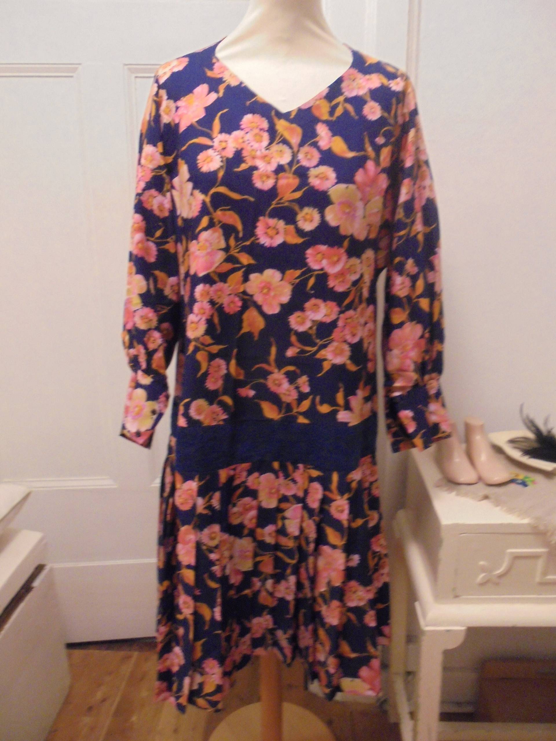 Geblümtes Kleid Dunkelblau Geblümt Rosa Gelb von BesteKinderstube