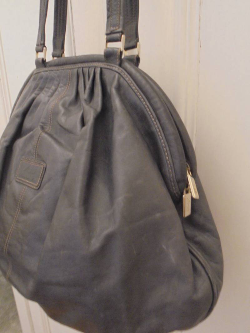 Geräumige Graue Schultertasche 80Er Leder von BesteKinderstube