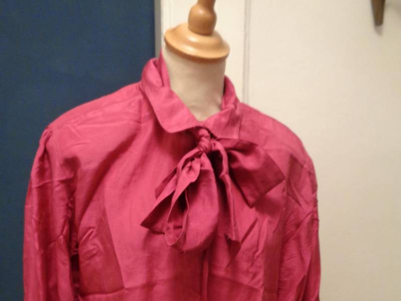 Himbeerfarbene Seidenbluse Schluppenbluse Schleife 80Er Oversized 38+ von BesteKinderstube