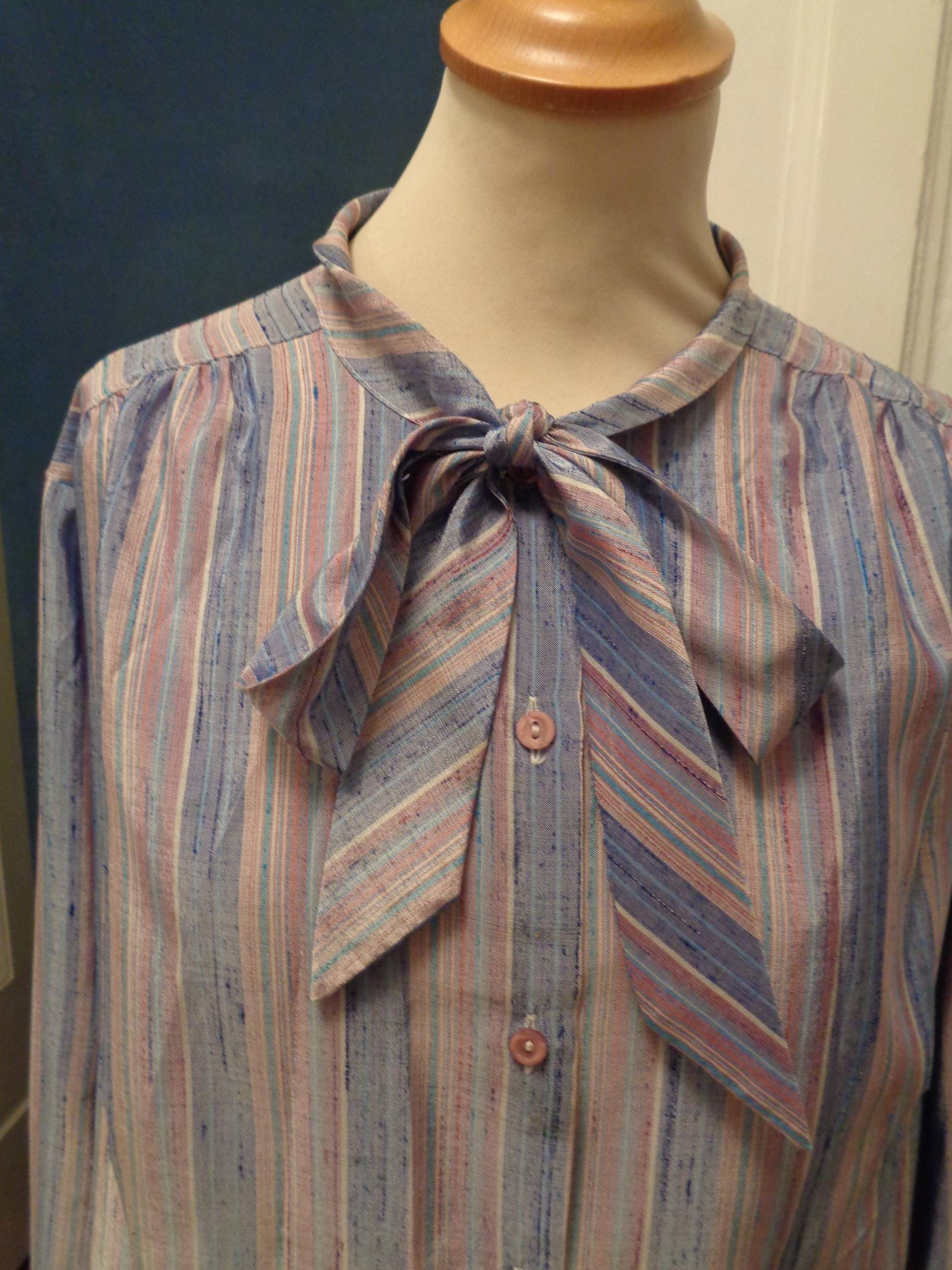 Hübsche 60Er Schluppenbluse Flieder Gestreift von BesteKinderstube