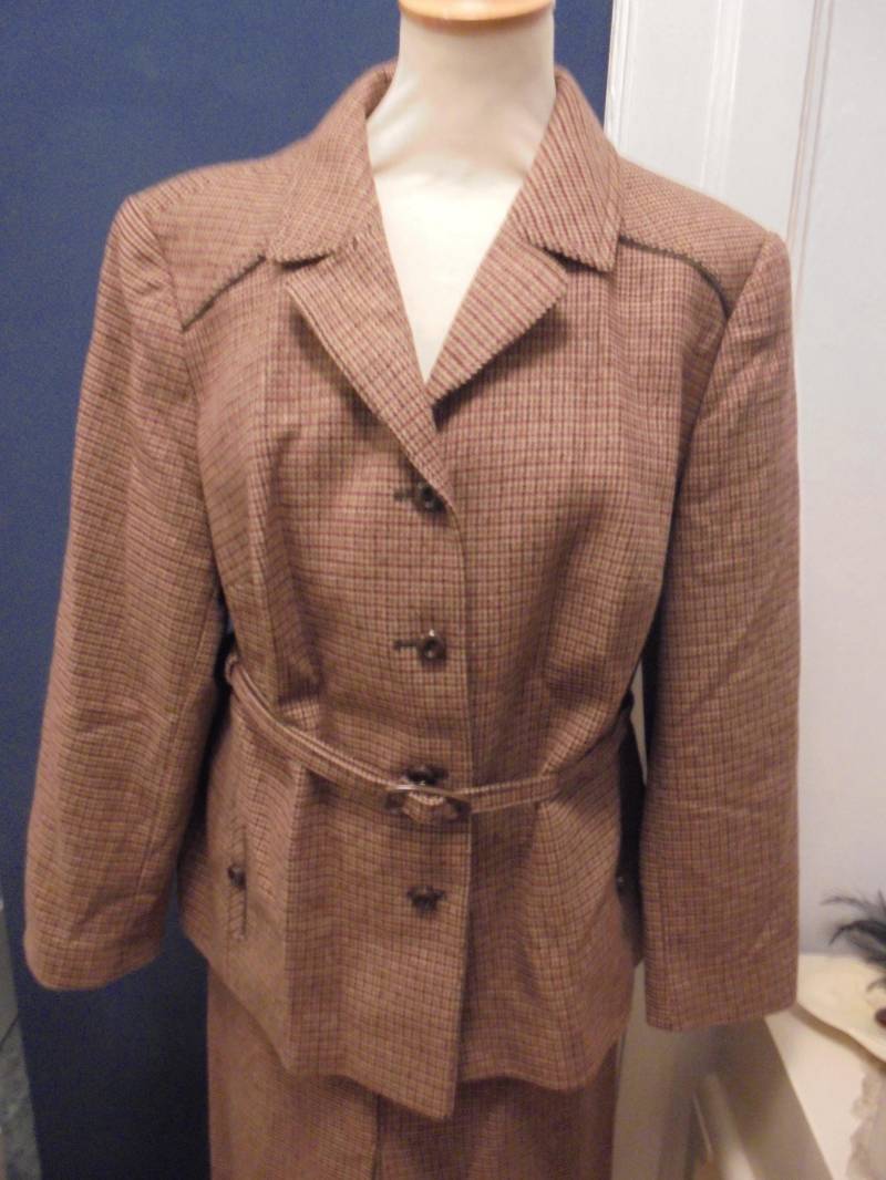 Kostüm Zweiteiler Jacke Rock Braun Pepita Muster 60Er Gr. 40-42 Kostüm Zweiteiler Jacke Rock Braun Pepita Muster 60Er Gr. 40-42 von BesteKinderstube
