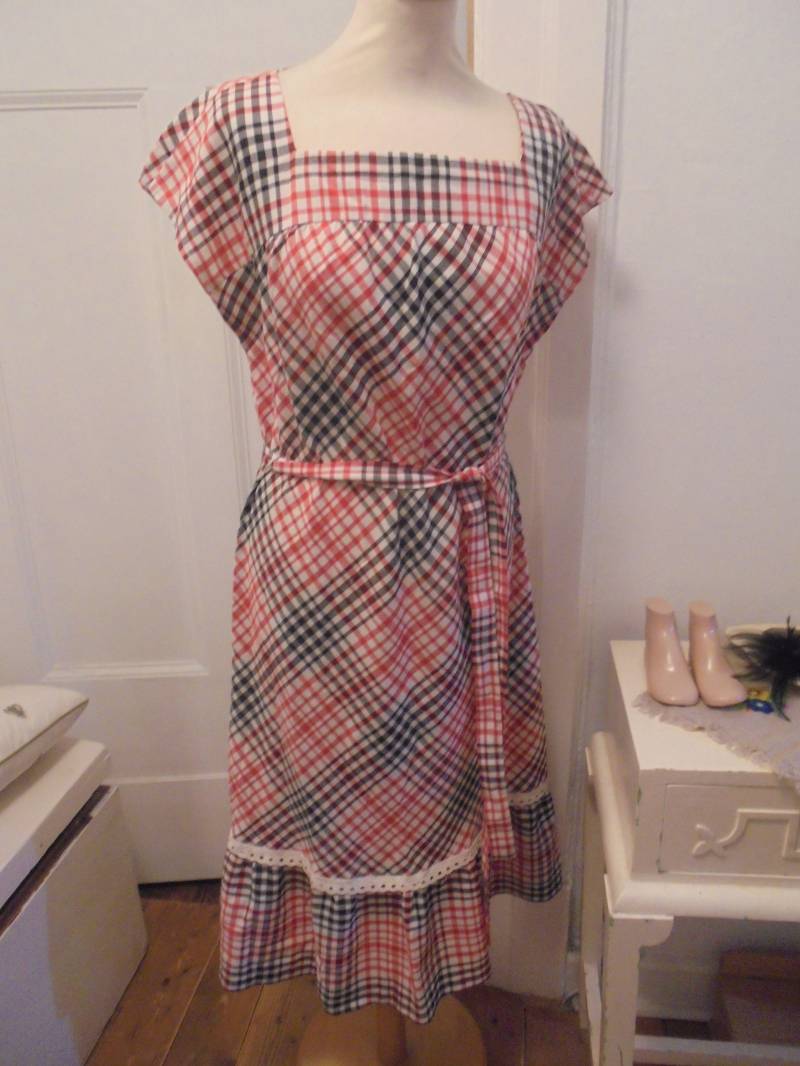 Lustiges Rot Schwarzes Kariertes Kleid Der 70Er Eckiger Ausschnitt von BesteKinderstube