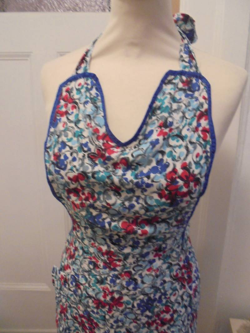 Schöne Gemusterte Vintage Schürze 30Er 40Er Blau Rot Geblümt Schöne Gemusterte Vintage Schürze 30Er 40Er Blau Rot Geblümt von BesteKinderstube