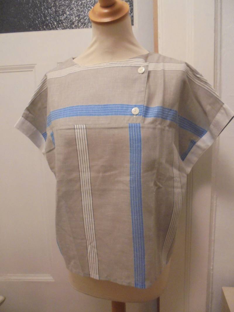 Süße Bluse Beige Blau 80Er U-Boot-Ausschnitt Süße Bluse Beige Blau 80Er U-Boot-Ausschnitt von BesteKinderstube