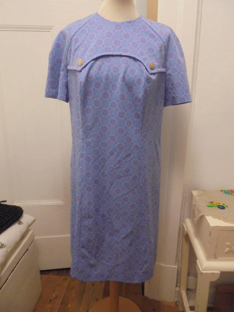 Süßes Flieder Lila Pastell Etuikleid 60Er von BesteKinderstube