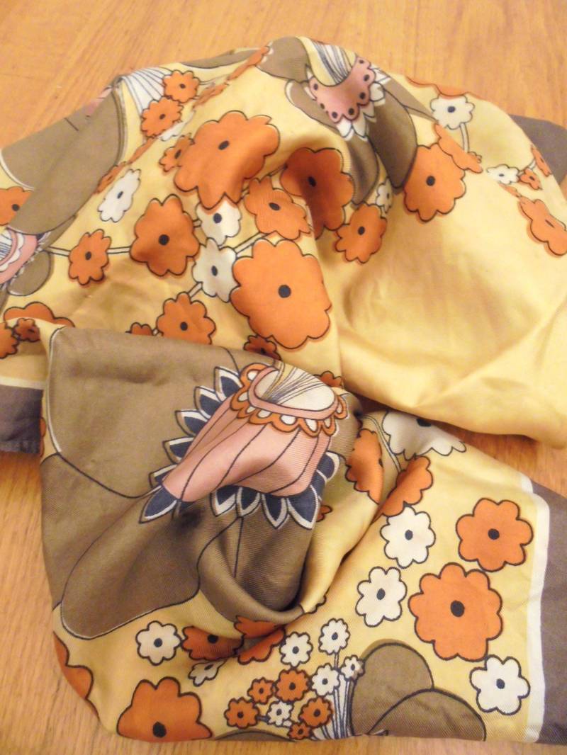 Wunderschönes Geblümtes Tuch Orange Gelb 60Er 70Er von BesteKinderstube