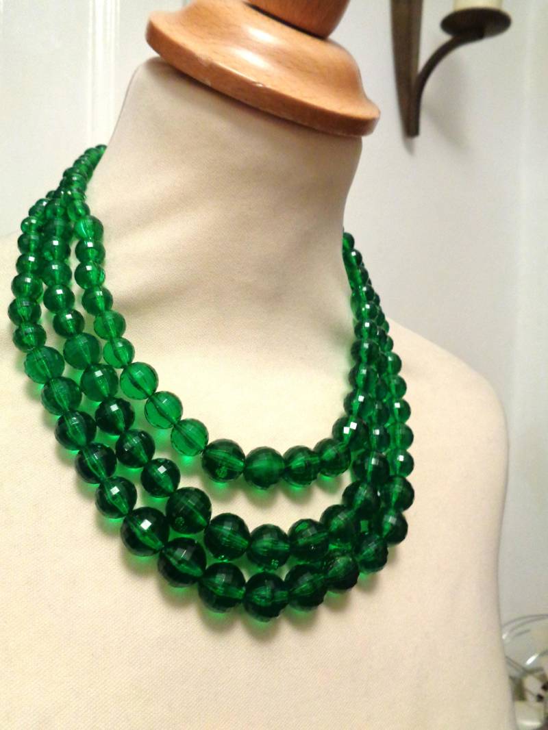 starke Grüne Perlenkette 3-Reihig von BesteKinderstube