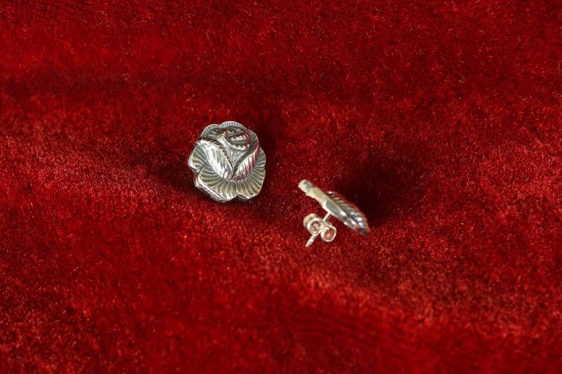 Die "Hildesheimer Rose" Als Ohrstecker von Besteckkuenstler