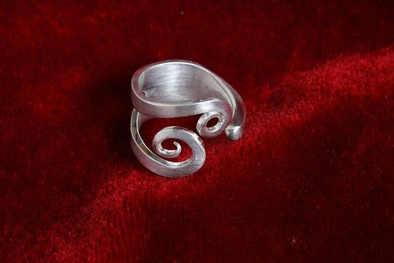 Ring Aus Käsepiekser -Schmuck Silberbesteckr46 von Besteckkuenstler