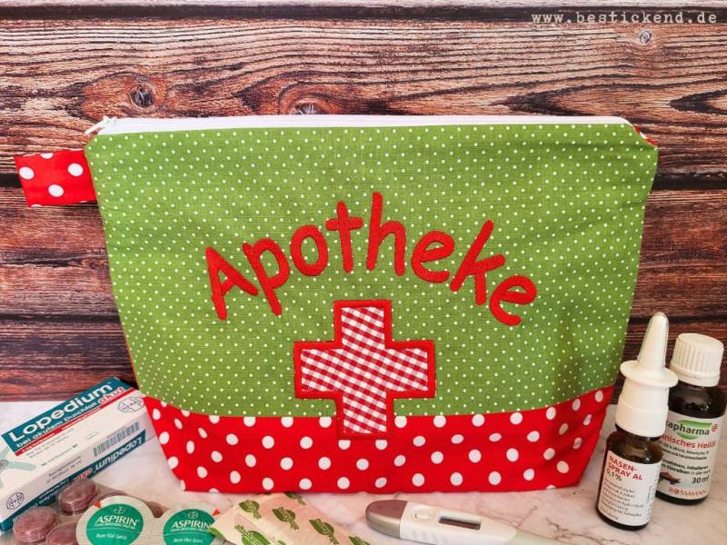 Bestickte Apotheke - Reiseapotheke //Rot Grün// Geschenk Notfalltasche Erste Hilfe First Aid Kit Notfall Reisefieber Medikamente von Bestickend