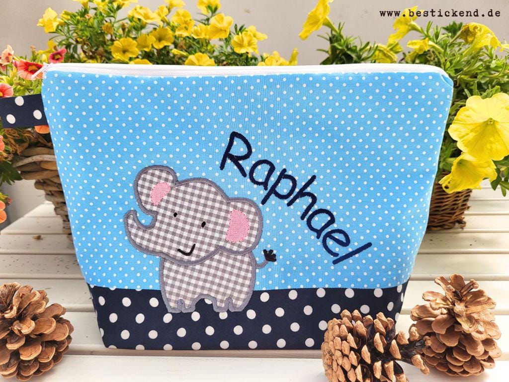 Bestickte Tasche Elefant + Name /Hellblau - Marine/ Wickeltasche Kulturbeutel Windeltasche Kulturtasche Waschtasche 20 Schriftarten Geschenk Bestickte Tasche Elefant + Name /Hellblau - Marine/ Wickeltasche Kulturbeutel Windeltasche Kulturtasche Waschtasche 20 Schriftarten Geschenk von Bestickend