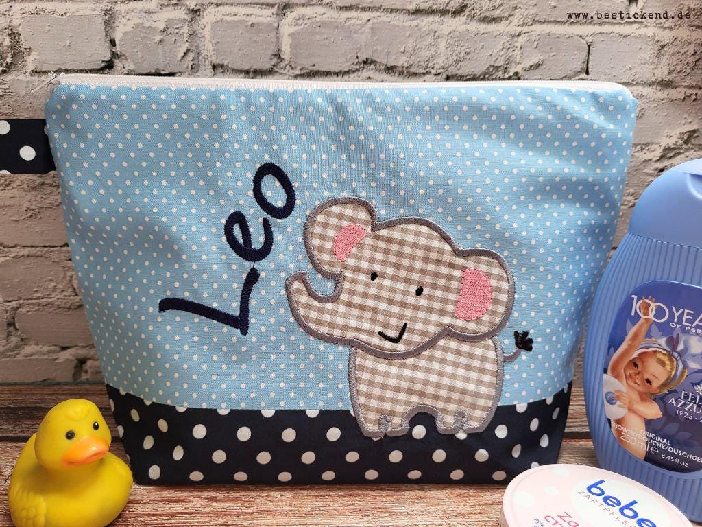Bestickte Tasche Elefant + Name //Hellblau - Marine// Wickeltasche Kulturbeutel Windeltasche Kulturtasche Waschtasche 20 Schriften Bestickte Tasche Elefant + Name //Hellblau - Marine// Wickeltasche Kulturbeutel Windeltasche Kulturtasche Waschtasche 20 Schriften von Bestickend