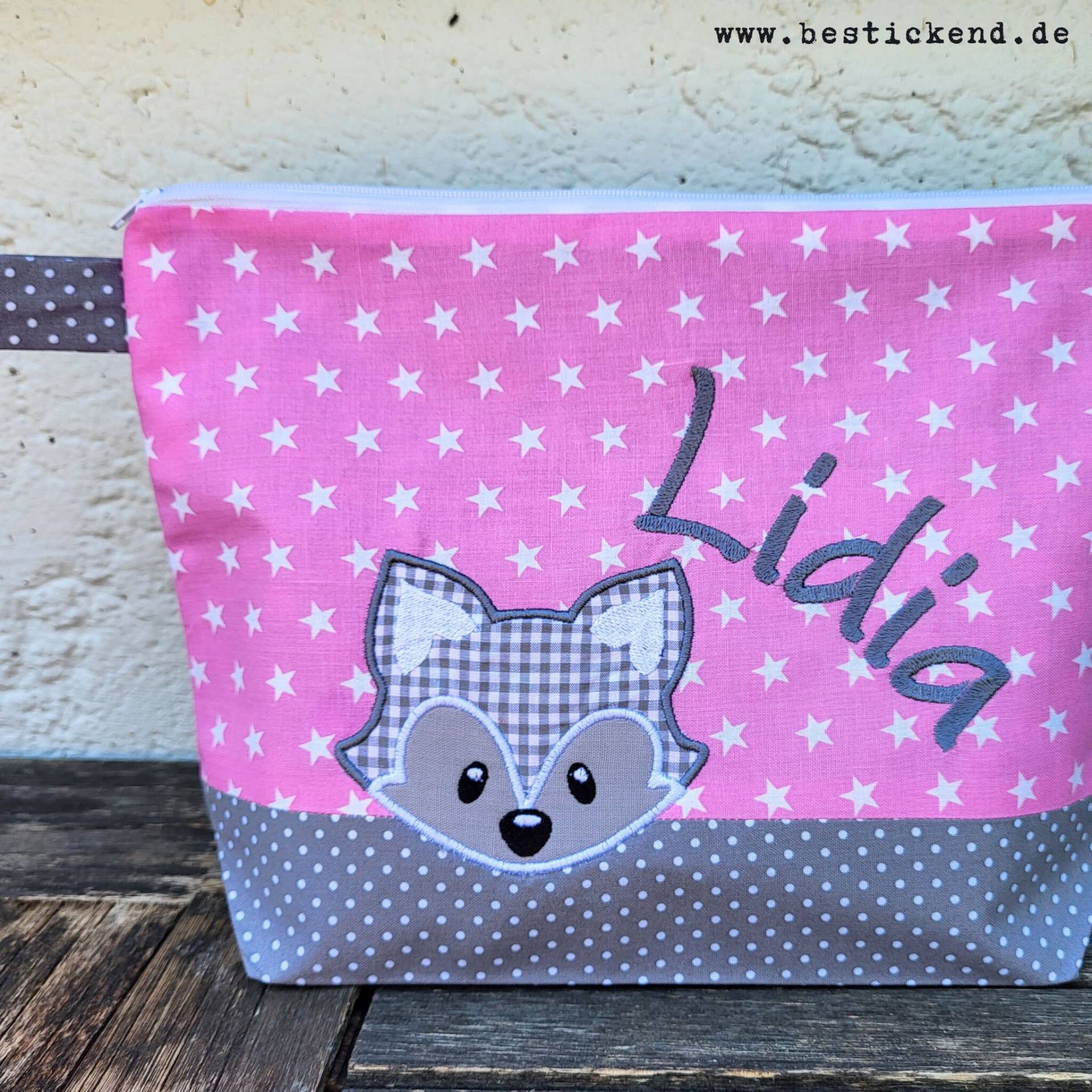 Bestickte Tasche Fuchs + Name //Grau - Rosa// Wickeltasche Kulturbeutel Windeltasche Kulturtasche Waschtasche 20 Schriften Kosmetiktasche Bestickte Tasche Fuchs + Name //Grau - Rosa// Wickeltasche Kulturbeutel Windeltasche Kulturtasche Waschtasche 20 Schriften Kosmetiktasche von Bestickend