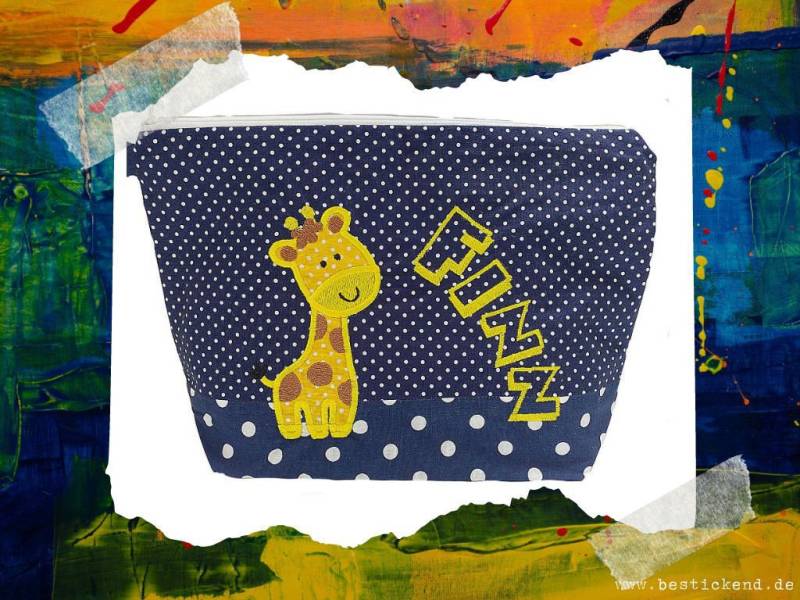 Bestickte Tasche Giraffe + Name //Marine// Wickeltasche Kulturbeutel Windeltasche Kulturtasche Waschtasche 20 Schriftarten Kosmetiktasche Bestickte Tasche Giraffe + Name //Marine// Wickeltasche Kulturbeutel Windeltasche Kulturtasche Waschtasche 20 Schriftarten Kosmetiktasche von Bestickend