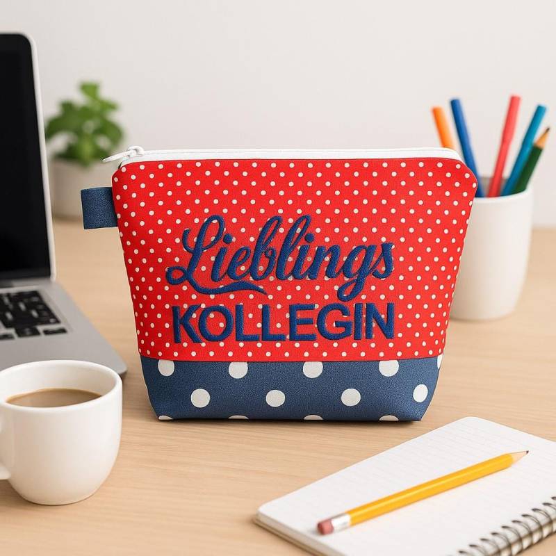 Bestickte Tasche Lieblingskollegin //Marine - Rot// Kulturtasche Schminktasche Kosmetiktasche Makeup-Bag Statement Kompliment Geschenk | 04 von Bestickend