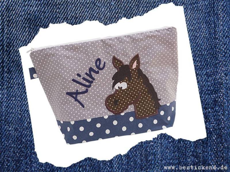Bestickte Tasche Pferd + Name //Marine - Grau// Wickeltasche Kulturbeutel Windeltasche Kulturtasche Waschtasche 20 Schriften Kosmetiktasche von Bestickend
