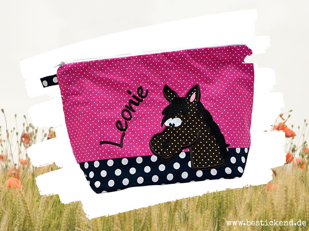 Bestickte Tasche Pferd + Name //Marine - Pink// Wickeltasche Kulturbeutel Windeltasche Kulturtasche Waschtasche 20 Schriften Kosmetiktasche Bestickte Tasche Pferd + Name //Marine - Pink// Wickeltasche Kulturbeutel Windeltasche Kulturtasche Waschtasche 20 Schriften Kosmetiktasche von Bestickend