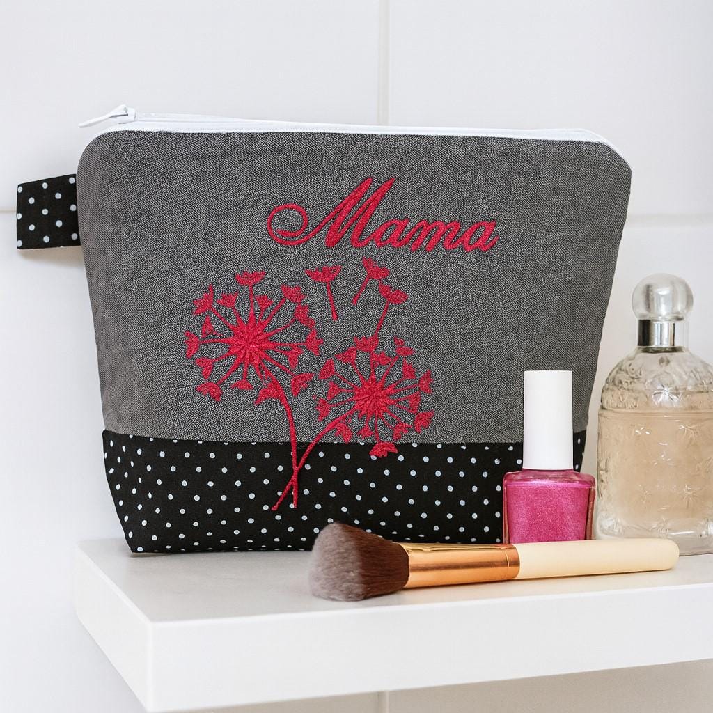 Bestickte Tasche Pusteblume + Name | Schminktasche - Kulturtasche Kosmetiktasche Makeup-Bag Wunschname , Geschenk //Freie Farbwahl// von Bestickend