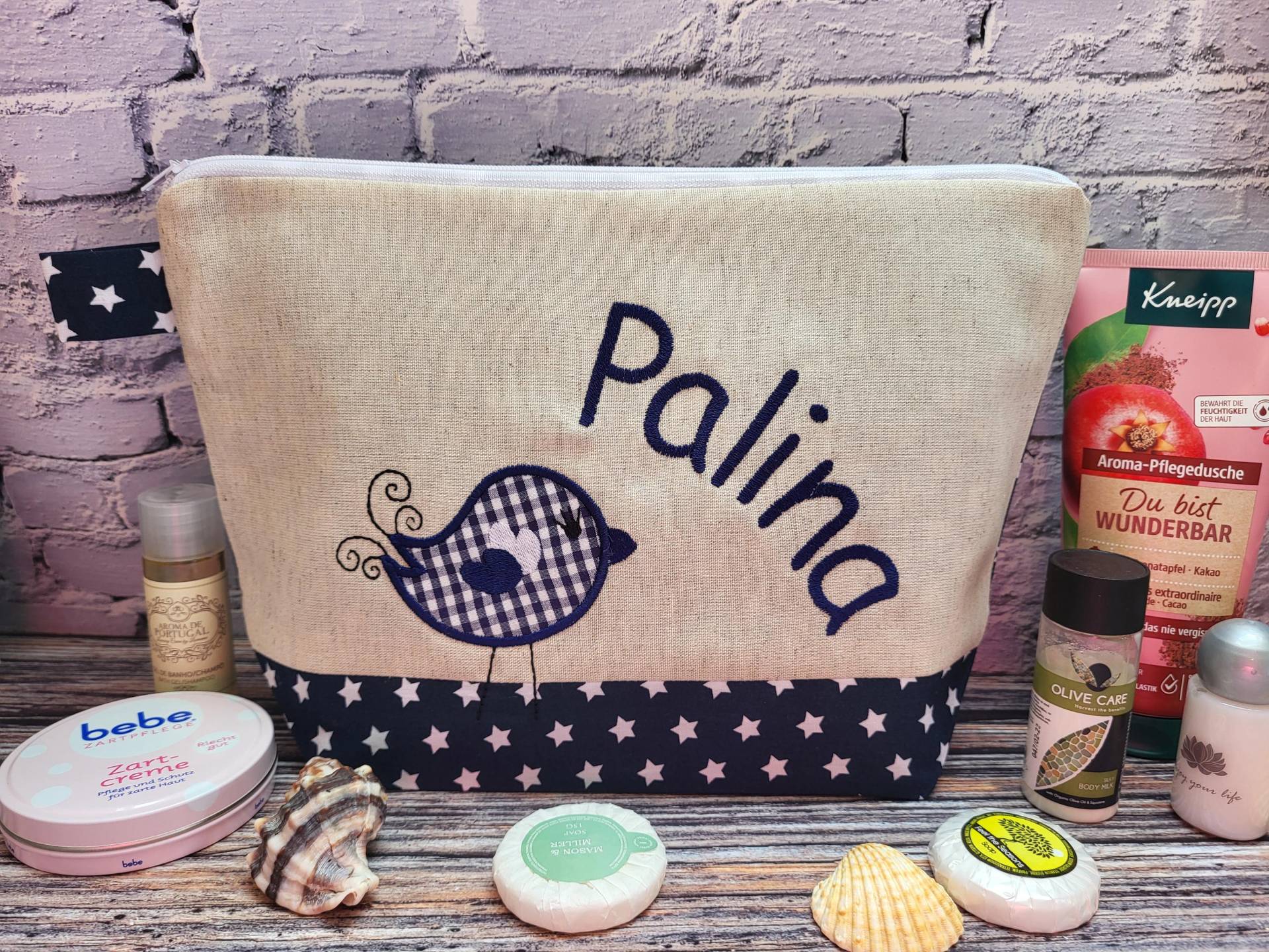Bestickte Tasche Vögelchen + Name Marine - Natur Wickeltasche Kulturbeutel Windeltasche Kulturtasche Waschtasche 20 Schriften Kosmetiktasche Bestickte Tasche Vögelchen + Name Marine - Natur Wickeltasche Kulturbeutel Windeltasche Kulturtasche Waschtasche 20 Schriften Kosmetiktasche von Bestickend