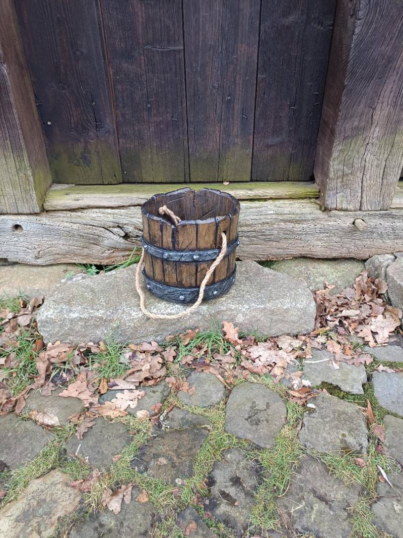 Larp Requisite - Großer Holzeimer Larp Requisite - Großer Holzeimer von BestinSlotLARP
