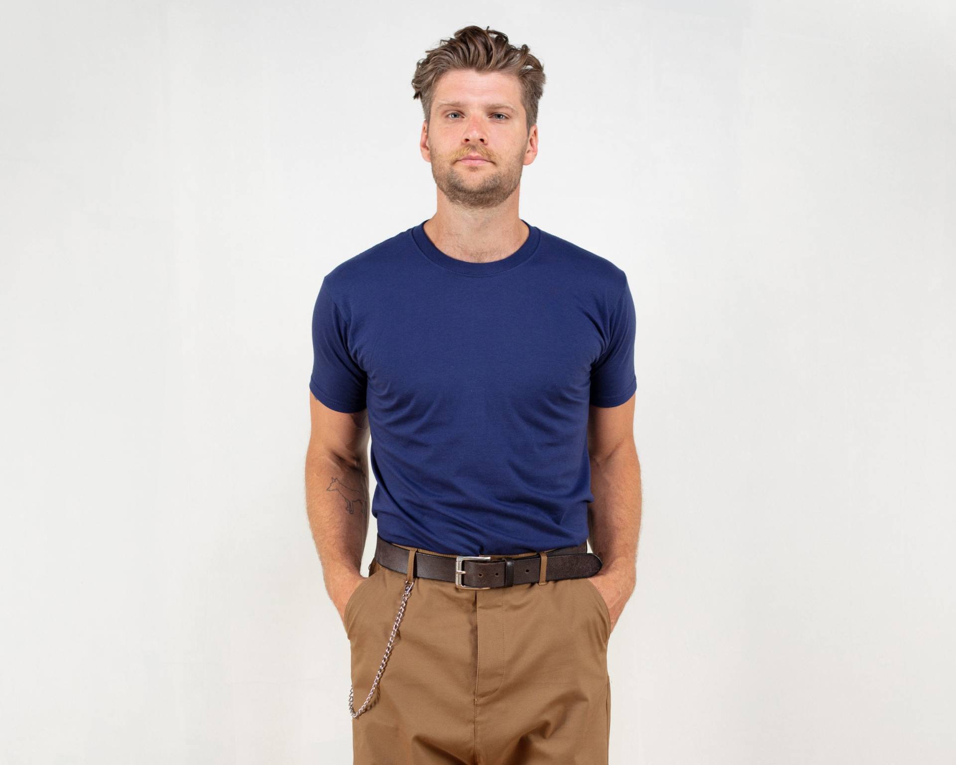 Blaues Herren T-Shirt Vintage Basic 00S Männer Kurzarm Shirt Schlicht Sommer Urlaub Tshirt Größe Large L von BetaMenswear